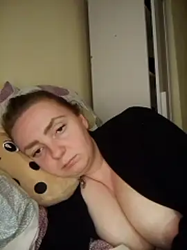 Bella-Monroe online show from April 19, 2026, 6:10 pm