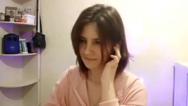 FluffyKisses online show from March 10, 2026, 2:32 pm