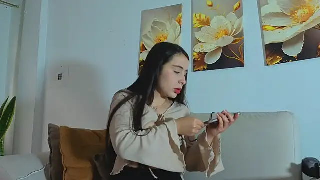 Viioletcollins online show from April 23, 2026, 12:40 pm