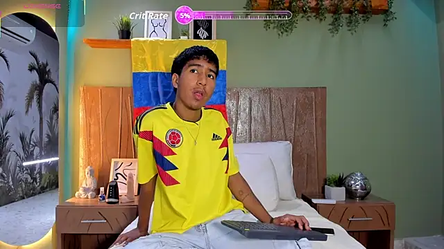 Snapshot of Ender_h0tt chatting on July 7, 2026, 8:56 pm Ender h0tt online show from July 7, 2026, 8:56 pm