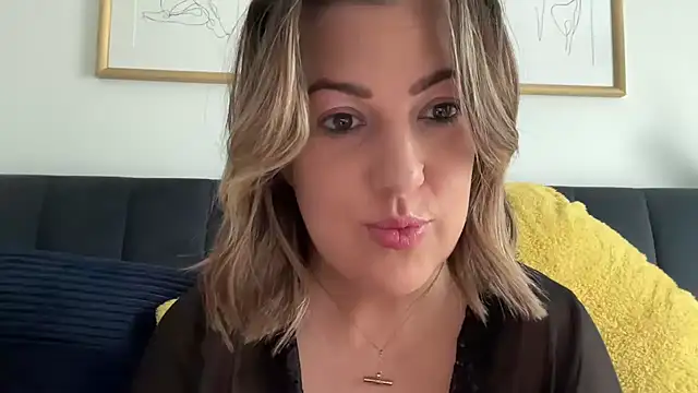 annabellewarick online show from May 6, 2026, 8:18 am