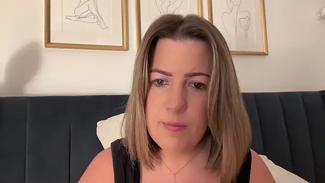 annabellewarick online show from May 17, 2026, 9:04 pm