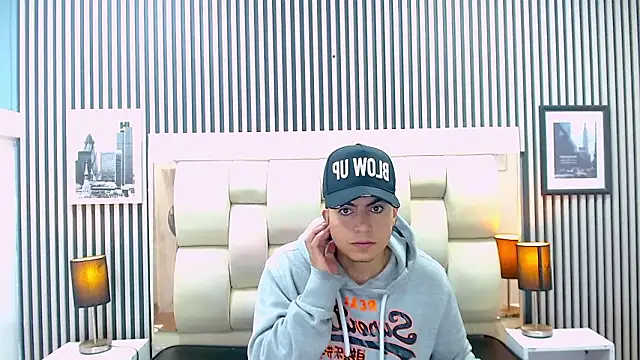 Alex Wolft online show from March 12, 2026, 11:47 am