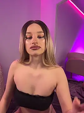 Snapshot of ScarletFlameee chatting on April 25, 2026, 6:05 am ScarletFlameee online show from April 25, 2026, 6:05 am