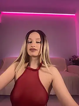 ScarletFlameee online show from April 3, 2026, 7:42 pm