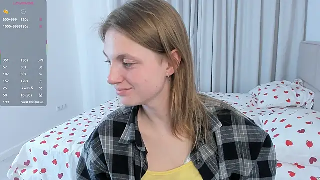 ErinnPieloch online show from April 3, 2026, 7:42 pm