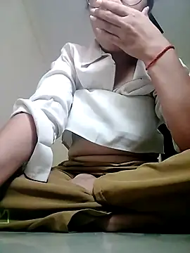 Divya3107 online show from April 23, 2026, 3:24 pm