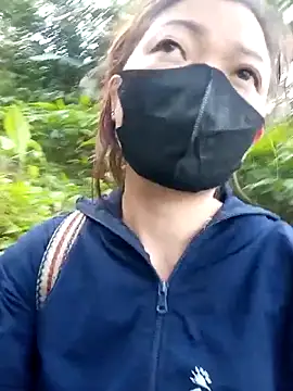 Bling-pusy online show from April 8, 2026, 11:50 pm