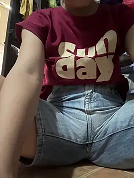 July-lovee online show from April 24, 2026, 4:47 am