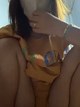 July-lovee online show from March 22, 2026, 10:55 pm