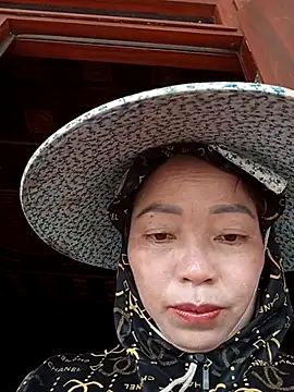 Yellow-pink online show from April 4, 2026, 1:45 am