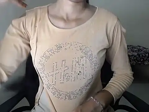 shreya sharma01 online show from April 15, 2026, 5:24 am