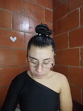 Snapshot of Amanda_x1 chatting on June 18, 2026, 7:30 pm Amanda x1 online show from June 18, 2026, 7:30 pm