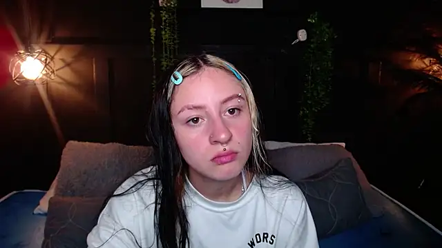 melodygirl2   online show from April 27, 2026, 3:54 pm