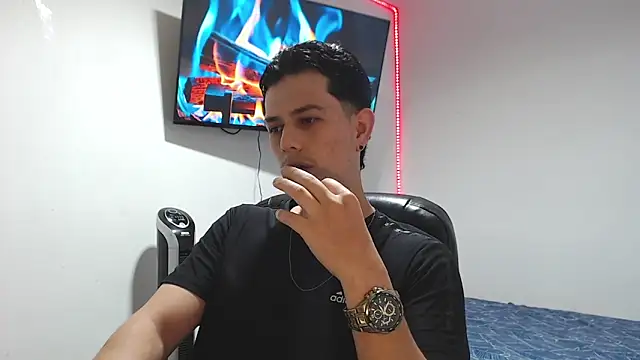 Snapshot of JUAN_CAMILOXXX chatting on May 5, 2026, 12:24 am JUAN CAMILOXXX online show from May 5, 2026, 12:24 am