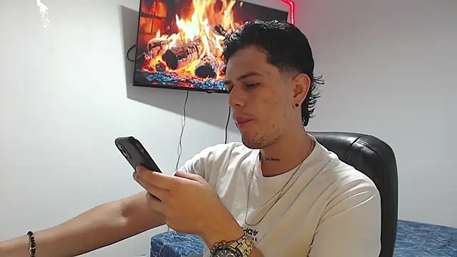 JUAN CAMILOXXX online show from April 16, 2026, 3:51 am