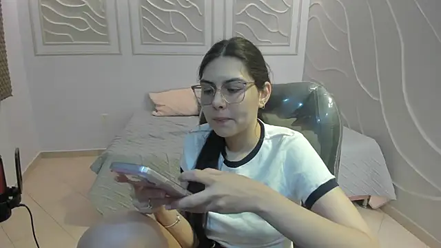 Cloebennet013 online show from July 27, 2026, 3:13 am