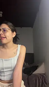 Cloebennet013 online show from June 15, 2026, 9:58 pm
