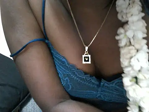 Couplehot00 online show from March 20, 2026, 7:31 am