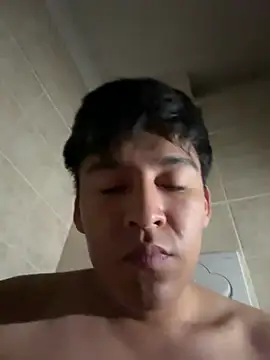 uunico22anni online show from March 12, 2026, 10:03 pm