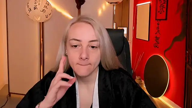 CarolMoor online show from April 23, 2026, 9:05 am