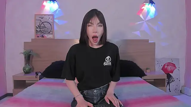 KittyVelve online show from April 14, 2026, 12:32 pm