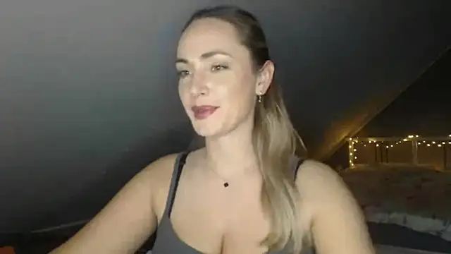 Snapshot of ScarlettSensitive chatting on June 7, 2026, 8:14 pm ScarlettSensitive online show from June 7, 2026, 8:14 pm