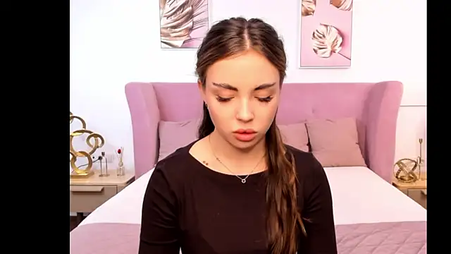 MyEvelin online show from April 8, 2026, 3:19 am