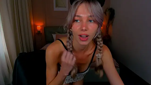 Snapshot of LuluAlis chatting on June 12, 2026, 2:04 pm LuluAlis online show from June 12, 2026, 2:04 pm