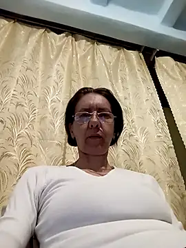 Tania9876 online show from June 4, 2026, 6:56 pm