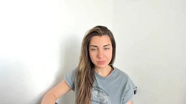 summmmersky1 online show from April 10, 2026, 12:34 pm