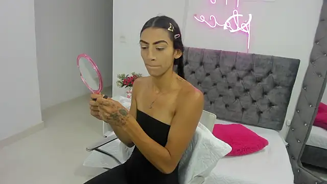 Abril Castroo online show from March 17, 2026, 12:19 pm