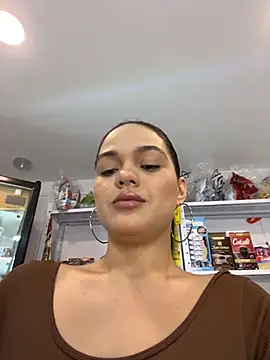 Snapshot of Bella-Ferrer chatting on July 10, 2026, 6:19 pm Bella-Ferrer online show from July 10, 2026, 6:19 pm