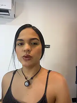 Snapshot of Bella-Ferrer chatting on July 30, 2026, 6:18 pm Bella-Ferrer online show from July 30, 2026, 6:18 pm