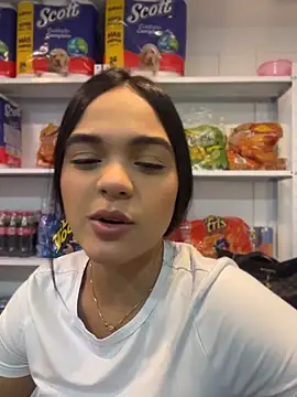 Snapshot of Bella-Ferrer chatting on May 12, 2026, 6:25 pm Bella-Ferrer online show from May 12, 2026, 6:25 pm