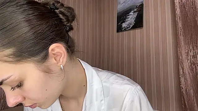 AylaLust online show from April 23, 2026, 1:57 pm