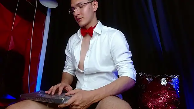 MilanDavid1 online show from April 18, 2026, 7:07 pm