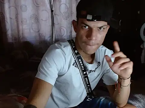 ethanchamo online show from March 10, 2026, 6:12 pm