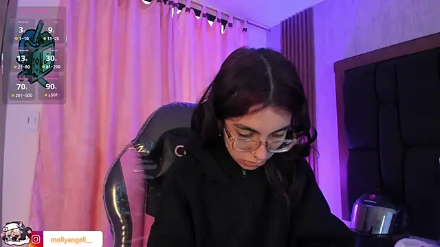 Snapshot of Molly_A chatting on June 7, 2026, 2:55 pm Molly A online show from June 7, 2026, 2:55 pm