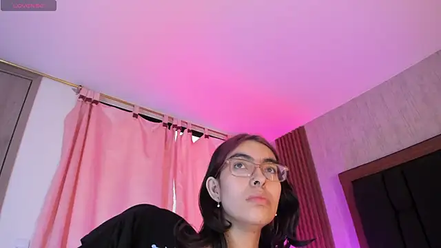 Snapshot of Molly_A chatting on July 14, 2026, 4:13 pm Molly A online show from July 14, 2026, 4:13 pm