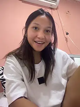 SoftPeachh online show from April 3, 2026, 5:25 am