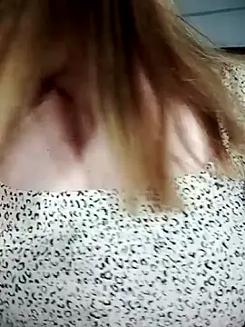 jennyyhottt online show from May 7, 2026, 7:06 pm