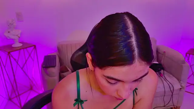 Snapshot of Gia_Capri chatting on April 23, 2026, 12:28 am Gia Capri online show from April 23, 2026, 12:28 am