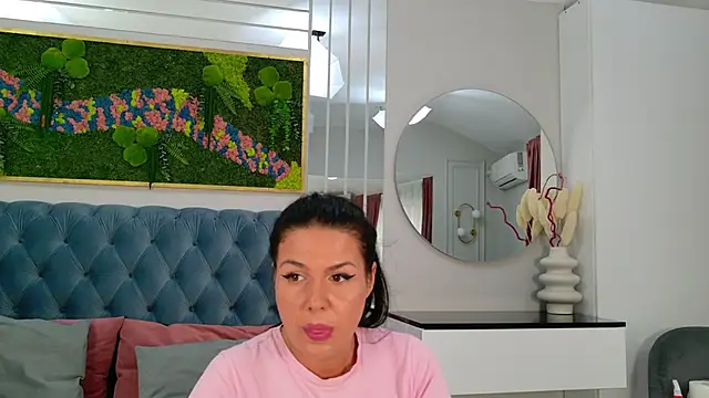 Snapshot of AnneRey chatting on April 29, 2026, 7:34 am AnneRey online show from April 29, 2026, 7:34 am