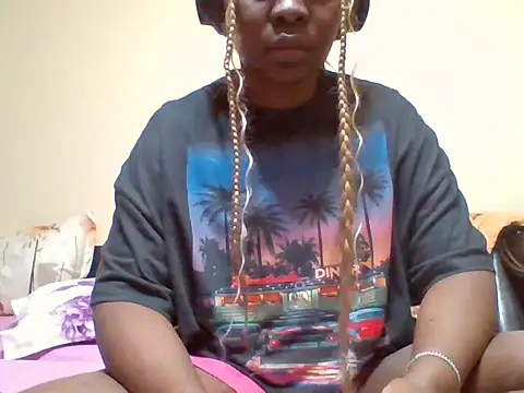 Snapshot of melaninebony2 chatting on April 24, 2026, 6:59 am melaninebony2 online show from April 24, 2026, 6:59 am