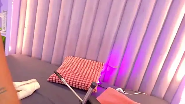 Meganlove   online show from June 15, 2026, 1:39 am