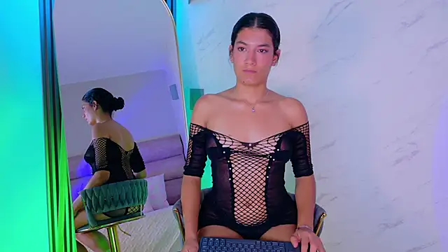 EmmaCollins01 online show from March 25, 2026, 12:59 pm