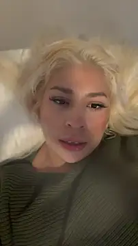 mxmxee online show from April 26, 2026, 3:37 am