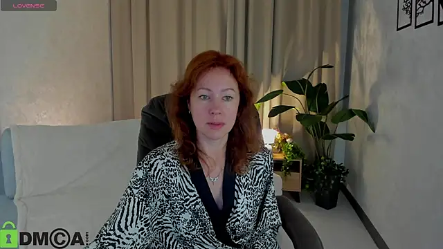 Snapshot of LeticiaRomano chatting on May 17, 2026, 4:01 am LeticiaRomano online show from May 17, 2026, 4:01 am
