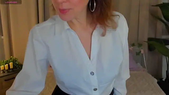 LeticiaRomano online show from April 18, 2026, 3:53 am